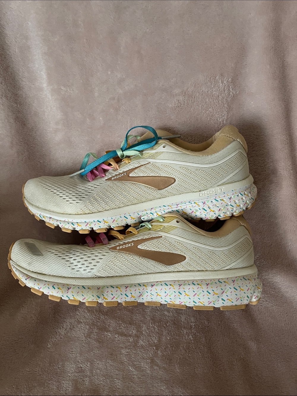 Brooks Women's Limited Edition Ghost 12 Vanilla Sprinkles - Picture 4 of 9
